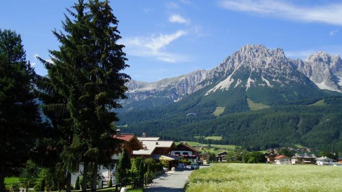 Auf dem Weg zum Landeplatz, beim Gasthaus Au einbiegen.