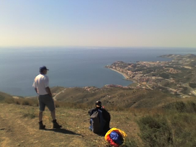 Bei Westwind am 09. März 2007, auf dem Alfamar. Mit grenzenlosem Blick. Abflug an der Hangkante links zum Meer und übers Meer zum Strand.