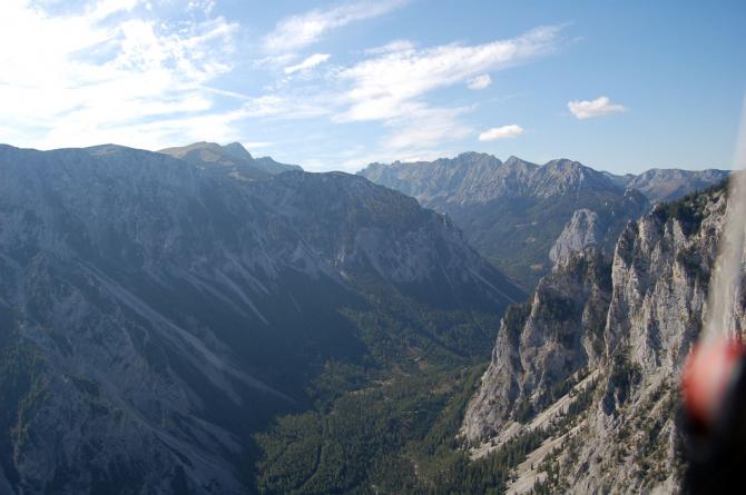 Blickrichtung Westen. (Gleitflug Messnerin - Landeplatz Nähe Parkplatz "Grüner See")