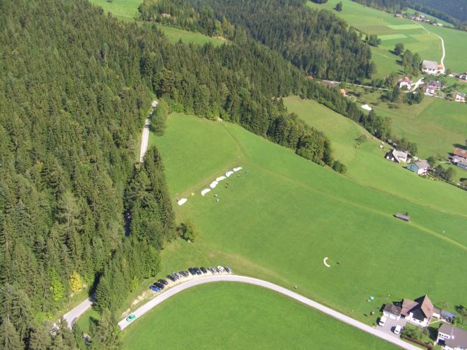 Landewiese/Übungshang der Flugschule Steiermark,
August 2006