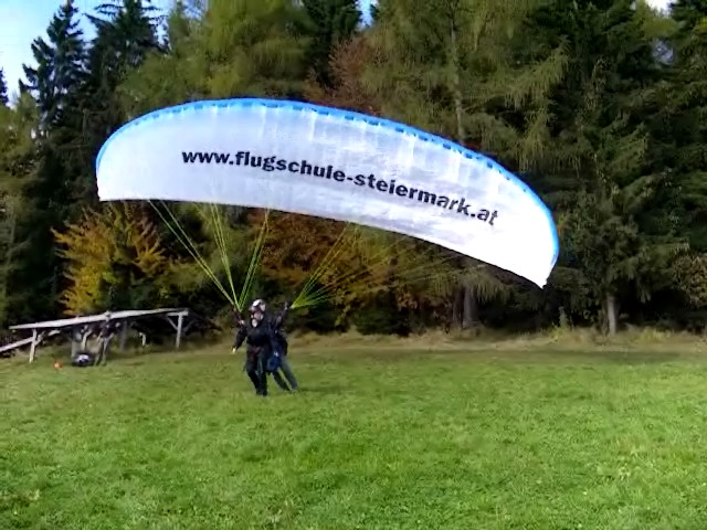 Willi startet zum Tandemflug an einem herrlichem Herbsttag. Oktober 2006