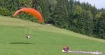 Paragliding Fluggebiet Europa » Österreich » Steiermark,Gelderkogel,Natürlich achtet der modebewusste Paraglider auf die farbliche Abstimmung von Kleidung und Schirm!