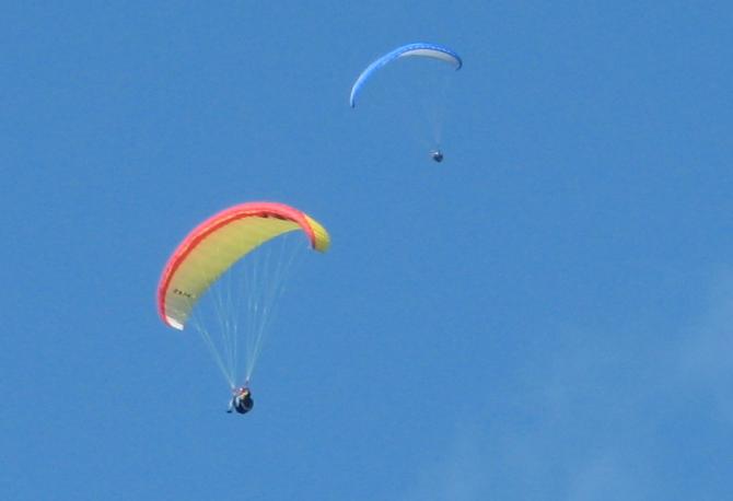 Doppelt hält besser! Fliegerkollege Heli und Ich beim gemeinsamen Thermikkurbeln.