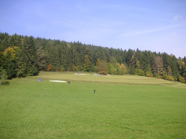Übungshang Tober: 
Für die ersten Erfahrungen, ein bisschen Luft unterm Protektor erleben zu können, reicht es allemal.