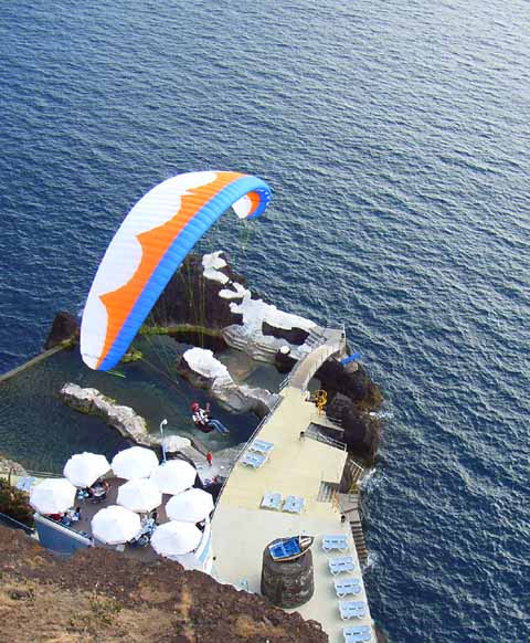 Restaurants mit frischen Meeresfrüchten und Sonnenuntergang unter dem Sitzbrett, würzige Beilagen aus dem Schuhsohlenprofil gefällig? ;-) Madeira wie es tiefer nicht geht