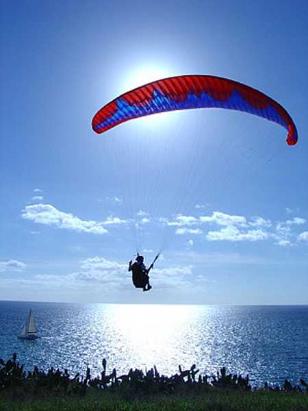 Soaring über den Segelbooten