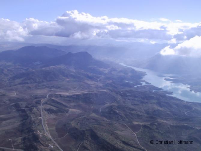 Algodonales, Höhe ca. 1700 m MSL direkt über dem S-SO Startplatz im Dezember 2004 mit Blick Richtung Ost