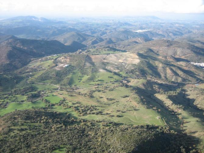 Landing site NW. Just follow the street right from the crossing and the first meadow on the left of the street. Be careful with the high-voltage line.