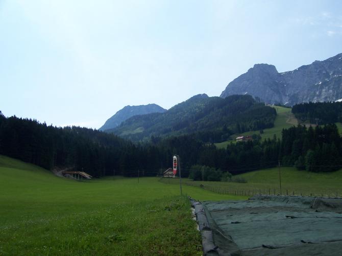 Der Landeplatz nahe der Karkogelbahn.
Achtung Stromleitung