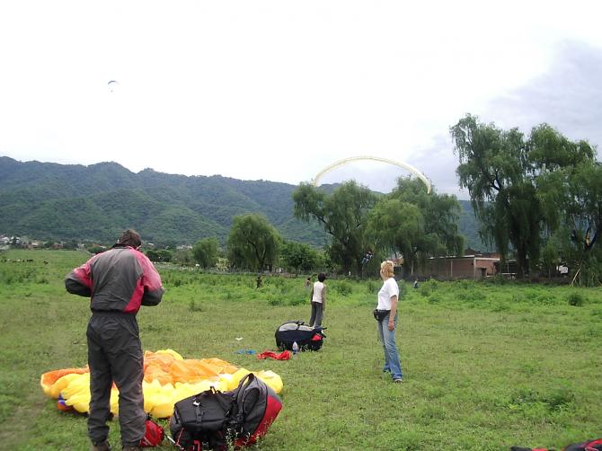 Landeplatz mit helfenden Kindern!
