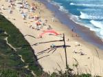 Paragliding Fluggebiet Südamerika » Brasilien,Praia Mole,Landung am Strand und Windfahne am Startplatz...