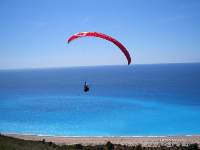 Peter aus Rosenheim soart Anfang Juni 2007 in der zu dieser Zeit ruhigen Bucht