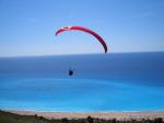 Paragliding Fluggebiet Europa » Griechenland » Westliches Griechenland (Küste und Inland),Kathisma,Peter aus Rosenheim soart Anfang Juni 2007 in der zu dieser Zeit ruhigen Bucht