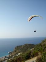 Paragliding Fluggebiet Europa » Griechenland » Westliches Griechenland (Küste und Inland),Kathisma,Unser Münchner Fliegerspezl Mani beim soaren über Kathisma Blach
