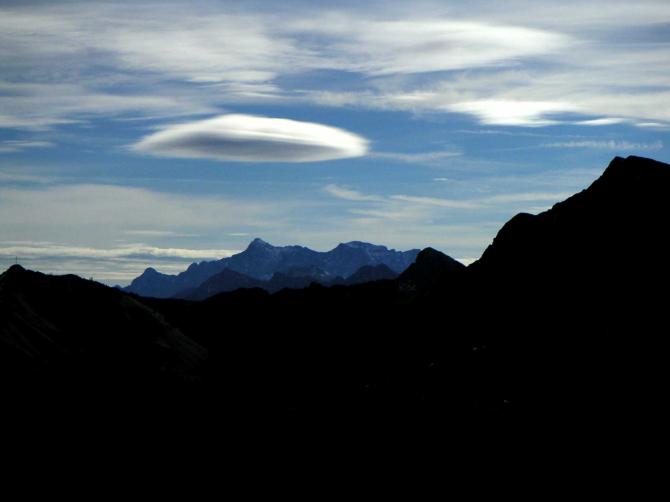 Okt 2004 "UFO über der Zugspitze" Aufgenommen am Startplatz Ost