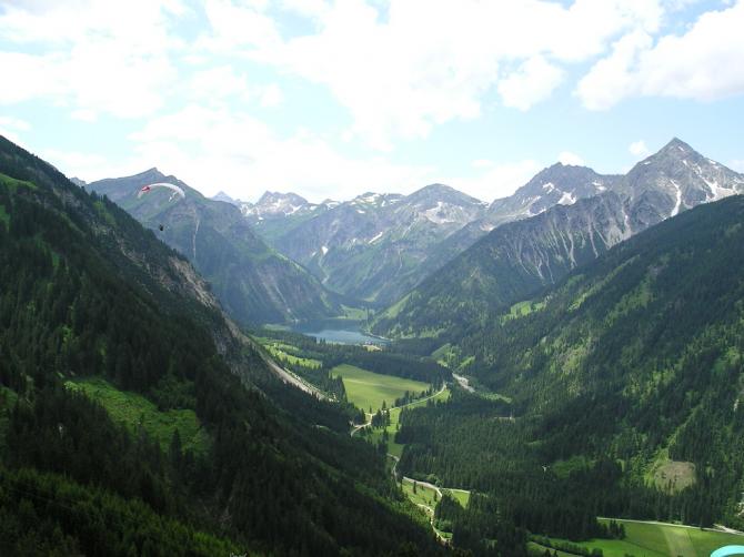 Ri. Süd, Vilsalpsee, bitte nicht zu weit in diese Richtung da Naturschutzgebiet !!!!
