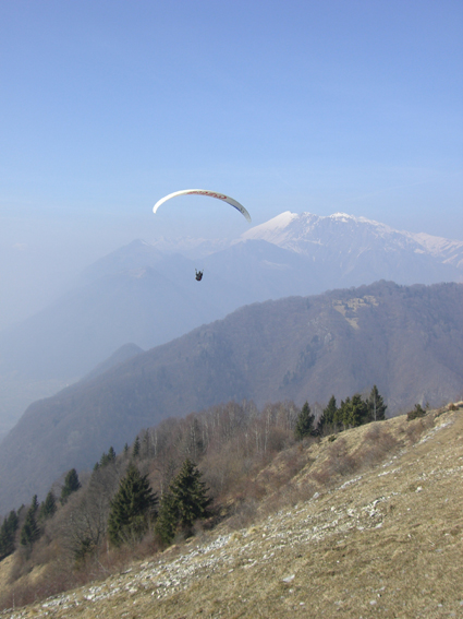 take off Richtung Westen. Im Hintergrund der markante Krn