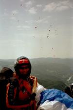 Paragliding Fluggebiet Europa » Slowenien,Kobala,Elisabeth Rauchenberger kurz vor dem Start, EM 2002. 
Foto C. Michel, Sommer 2002