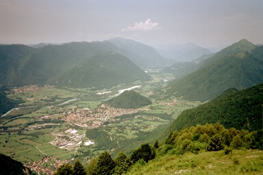 Tolmin mit seinem 'Moorenkopf'. 
Foto C. Michel, Sommer 2002