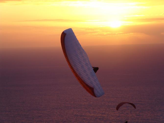 Soaren an der Kante, aufgenommen am Startplatz, März 2007
