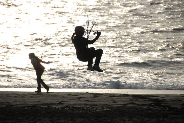Spielen am Strand von Puerto Naos