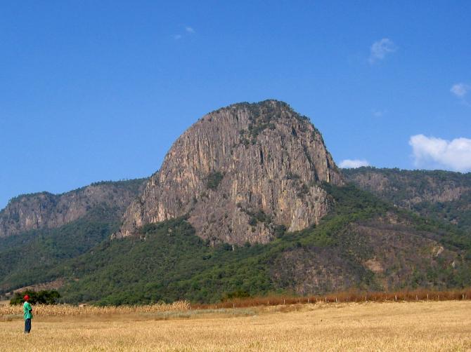 01/2009:El Penon del Diabolo, der Felsmonolith und Thermikspender..