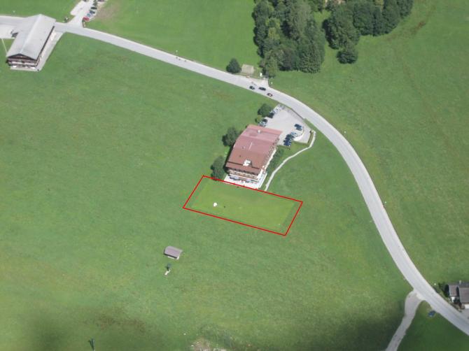 "Landebahn" neben dem Gasthof