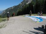 Paragliding Fluggebiet Europa » Österreich » Tirol,Zwölferkopf,Ebenfalls der Startplatz neben der Bergbahn. Zu sehen ist hier die "Kante" von der man in den steileren Teil des Starthanges läuft.