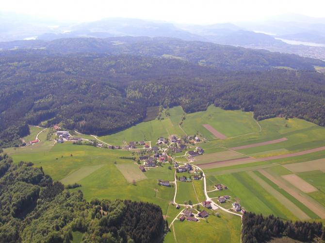 Abflug vom Radsberg in Richtung Wörthersee (Hintergrund)