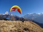 Paragliding Fluggebiet Asien » Nepal,Korchon,2.12.2013 Start am Korchon 
Im Hintergrund Machapuchare und Anapurna-Kette