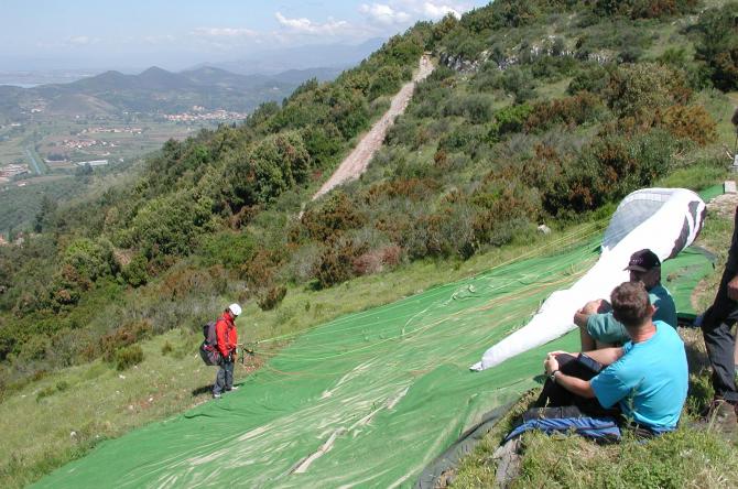 SP links - steil im oberen Teil, wo man den Schirm auslegt