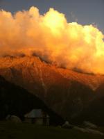 Paragliding Fluggebiet Asien » Indien,Triund,Abendstimmung Triund, Blick Ri. "high way"