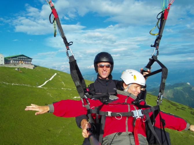 Schafbergblick im Hintergrund
FyMozart Tandemflug
www.gleiten.at/