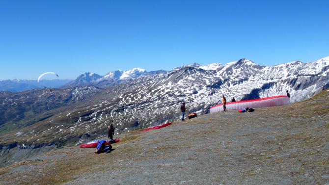 Wegen fast 2700m Startplatzhöhe hat man schon hier eine geniale Fernsicht. Cassons 2007.