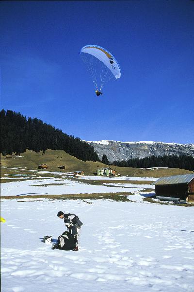 Landeplatz

mit freundlicher Genehmigung ©www.azoom.ch