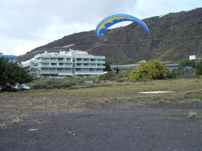 Landung am Landeplatz, März 2006