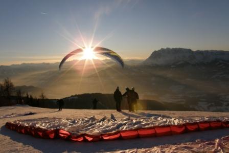 07012008 Abendstimmung am Startplatz Bischling mit Blick auf Hochkönig.
Tandemfliegen mit FlyMozart
www.fly-mozart.at