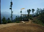 Paragliding Fluggebiet Asien » Indonesien,Batu/Malang,Der Windsack am Startplatz ist auch noch vom Landeplatz gut zu sehen