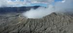 Paragliding Fluggebiet Asien » Indonesien,Mount Bromo,Blick vom Gipfel des Gunung Batuk zum Bromo Krater