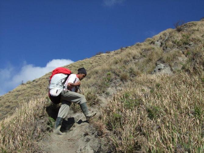Aufstieg zum Gunung Batuk - steil und anstrengend. Man kann natürlich Träger anheuern

August 2008