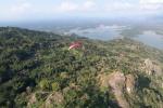 Paragliding Fluggebiet Asien Indonesien ,Wonogiri,wenn thermisch nichts geht kann man sich oft soarend an den Felsen spielen