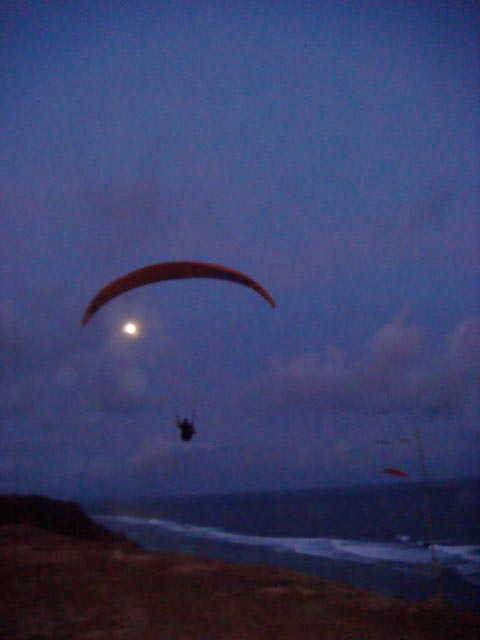 Night Flight! Start am frühen Morgen zum Sonnenaufgang, 3 Std fliegen, Chillen und Nachtflug. Perfekt!