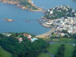 Paragliding Fluggebiet Asien » Hong Kong,Lantau,Landeplatz ist der kleine Strand in der Bildmitte; das Landen auf dem  davorliegenden Golfplatz wird überhaupt nicht geschätzt...

mit freundlicher Genehmigung
©www.high-above.de