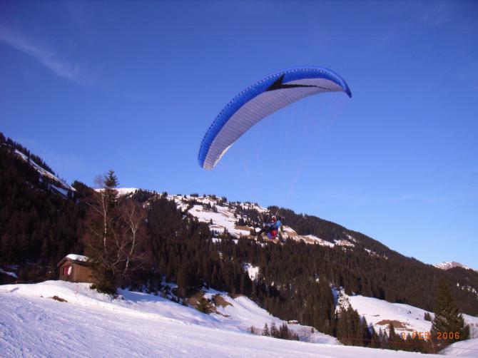 Jöchelspitze WINTERlandeplatz direkt
neben der Talstation Sessellift.
Bitte NUR im Winter !!
Im Sommer Turbulenzen SATT !!