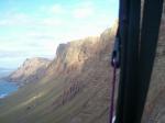 Paragliding Fluggebiet Europa » Spanien » Kanarische Inseln,Lanzarote - Famara,- auf halber Strecke - langsam hoch arbeiten  
 - das Risco -