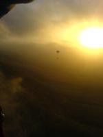 Paragliding Fluggebiet Europa » Spanien » Kanarische Inseln,Lanzarote - Famara,- Mit den letzten Sonnenstrahlen - und auch der jetzt mittlerweile  aufliegenenden Wolkenbasis sind wir on TOP gelandet und haben anchließend in "La Caleta de Famara"  unser Landebier genießen können...18.2.2008