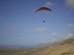 Paragliding Fluggebiet Europa » Spanien » Kanarische Inseln,Lanzarote - Famara,...oben rechts, hinten ist eine grüne Fläche zu erkennen - das ist der Hauptstartplatz...:-)18.2.2008