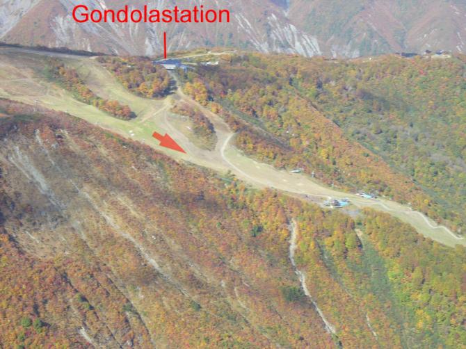 Grosszügiger Startplatz, bequem von der Gondelbahn her erreichbar.