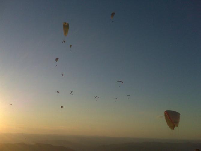 ... der Abendflug, immer ein besonderes Erlebnis ... an diesem Tag sind die letzten um 22:30 gelandet ...