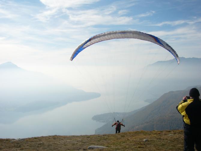 Eine lange Fahrt (vom Tal) wurde mit einem schönen Blick und einem schönen Flug belohnt.